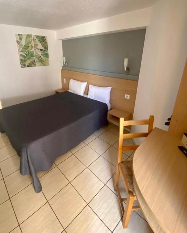 Confort Hotel Montgeron Exterior foto